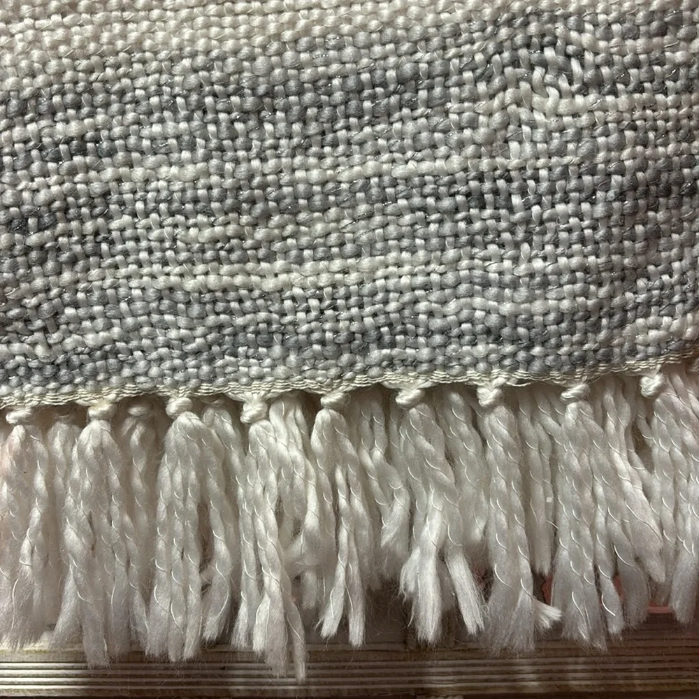 NEW BCBGMaxAzaria Woven Acrlyic Throw with Metallic Yarns 50” X 60”
